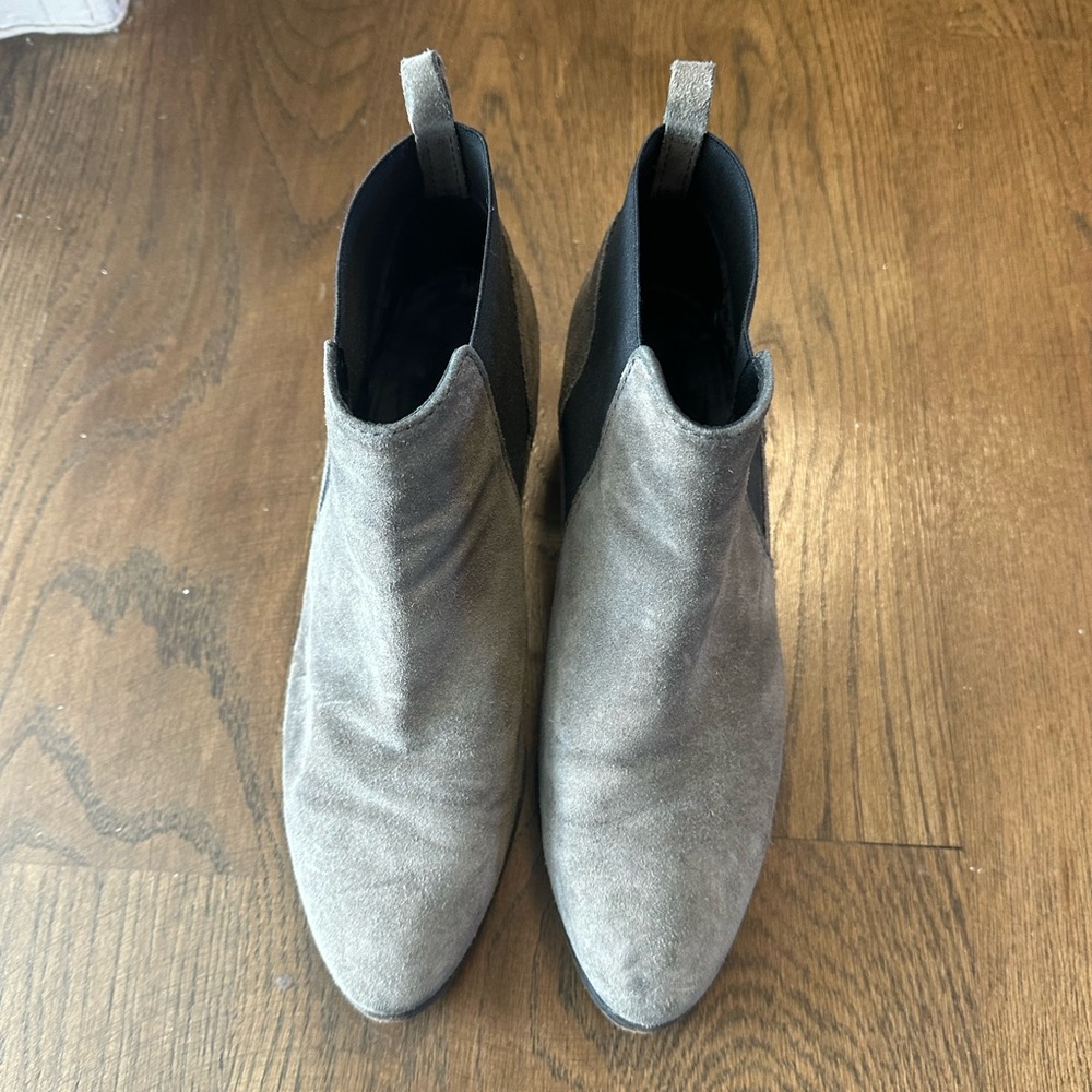 Aquatalia grey and black suede booties- good condition. Size 8.5